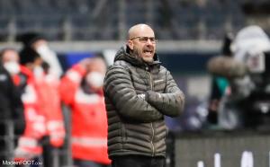 Bosz au bord du terrain