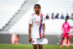 Bradley Barcola avec le maillot de l'OL