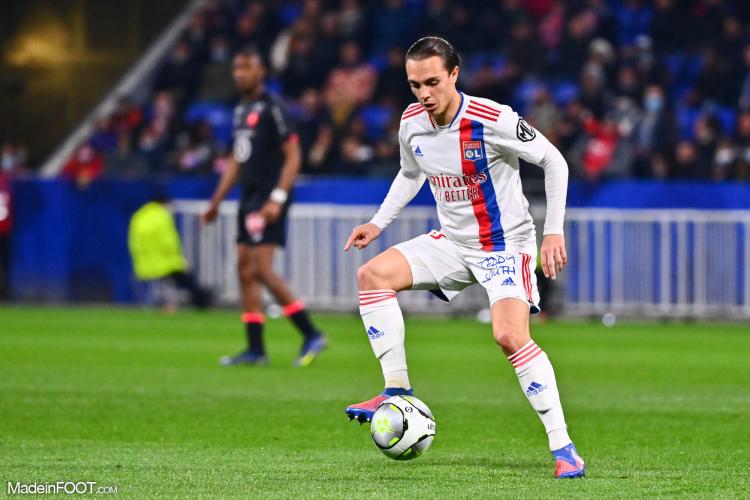 OL - Maxence Caqueret prend la défense de Rayan Cherki !