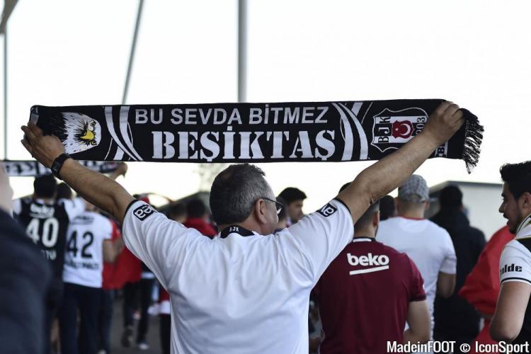 OL - Les fans de Besiktas affichent une banderole insultante et violente à Lyon