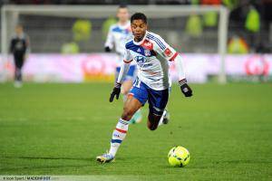 Michel Bastos sous les couleurs de Lyon en 2013 face à Evian Thonon Gaillard