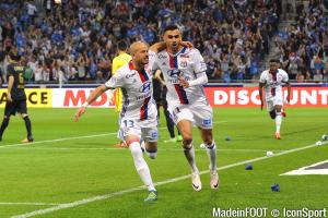 Rachid Ghezzal, à droite, négocie depuis plusieurs semaines une prolongation de contrat à l'OL.