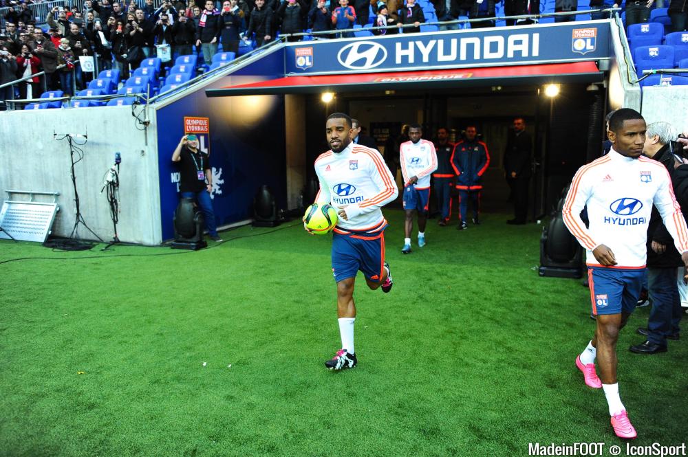Lacazette touché au genou était absent
