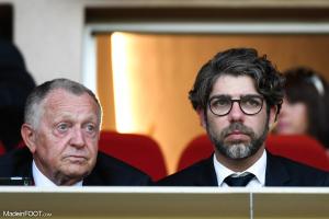 Jean-Michel Aulas, l'emblématique président de l'OL, aux côtés de Juninho.