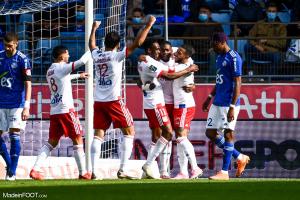 Découvrez les 11 de départ de Lyon et Monaco