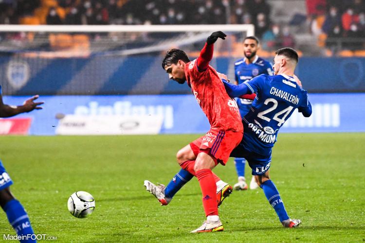Ligue 1 - Peter Bosz et les Gones se donnent de l'air en dominant l'ESTAC Troyes (analyse et notes)