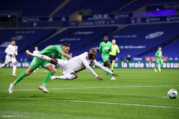 Anciens - Un joueur formé au club prolonge son contrat au Paris FC ! (officiel)