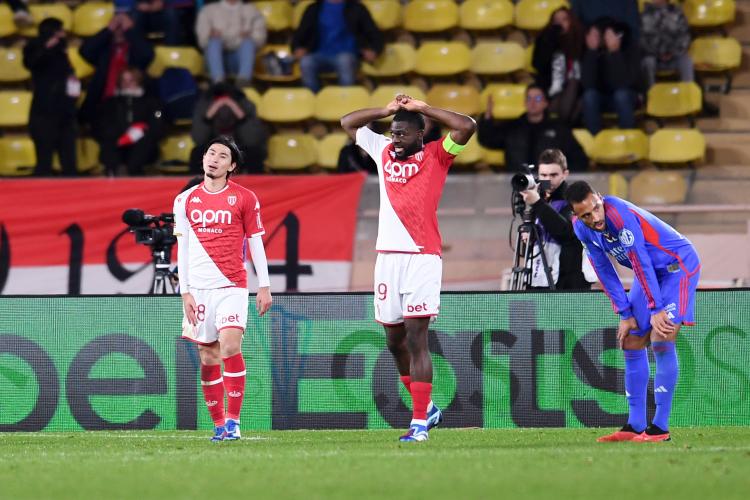 Ligue 2: le match ASSE-Metz interrompu après des incidents en tribune et  une célébration 69 de Mikautadze