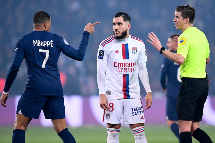 OL - Pierre Sage réagit au coup de gueule de Rayan Cherki après la défaite contre l'OM !