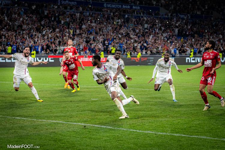 Mercato - L'OL de nouveau attaqué par Galatasaray pour un deuxième défenseur