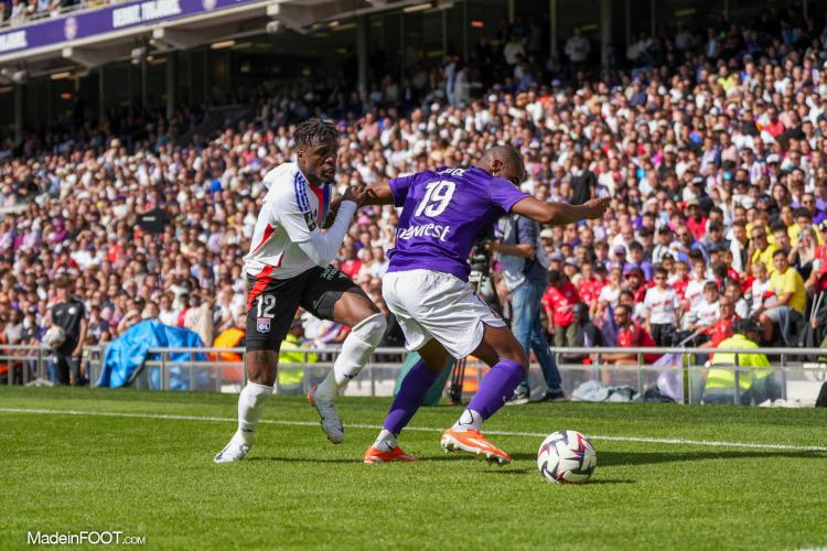 OL - "On a recruté Wilfried Zaha, on aimerait bien l'avoir", l'attaque frontale de Pierre Sage