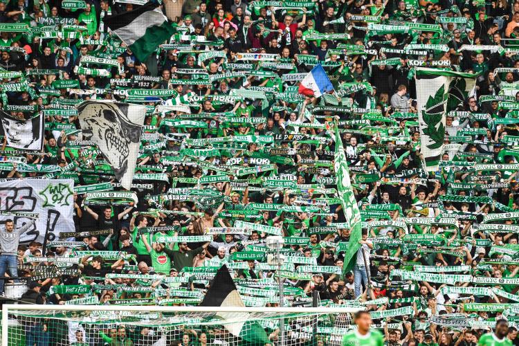 OL - Banderole, maillots de Manchester United... les Lyonnais chambrés par les supporters de l'ASSE avant le derby