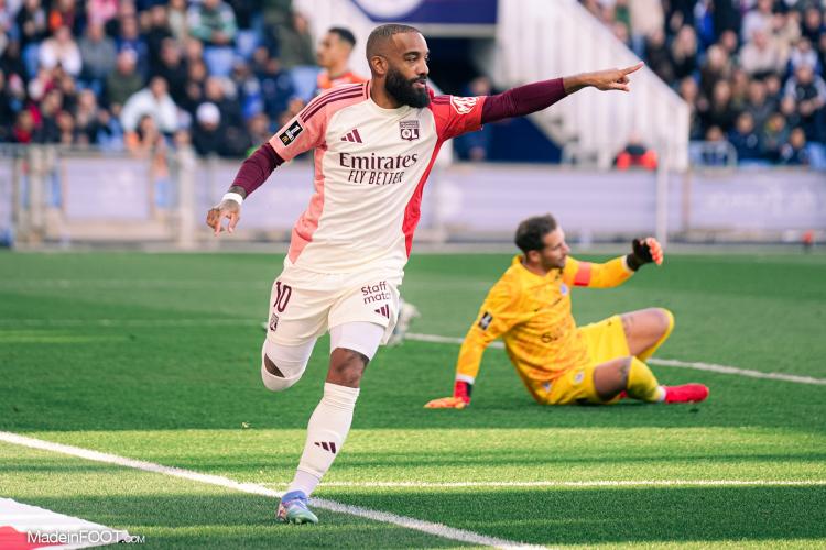 Mercato - Alexandre Lacazette a une piste intéressante pour son futur club après l'OL