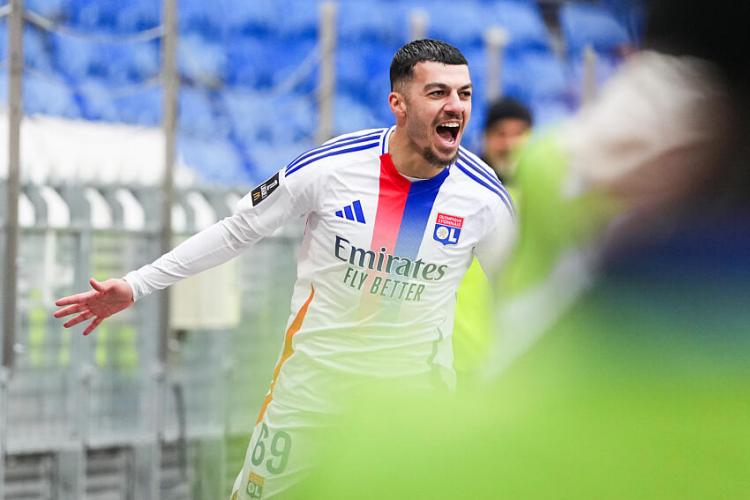 OL - Lyon présente son nouveau maillot domicile pour la saison 2025/2026