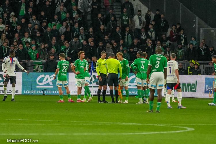 Ligue 1 - ASSE - OL : la FFF sort du silence après le projectile lancé sur l'arbitre assistant