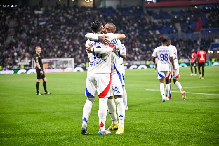 OL - Alexandre Lacazette réagit à l'entrée XXL de Rayan Cherki pour sa première en Bleus