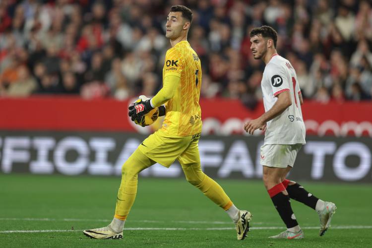 OL - Rémy Descamps déjà renvoyé sur le banc lyonnais par Dominik Greif ?
