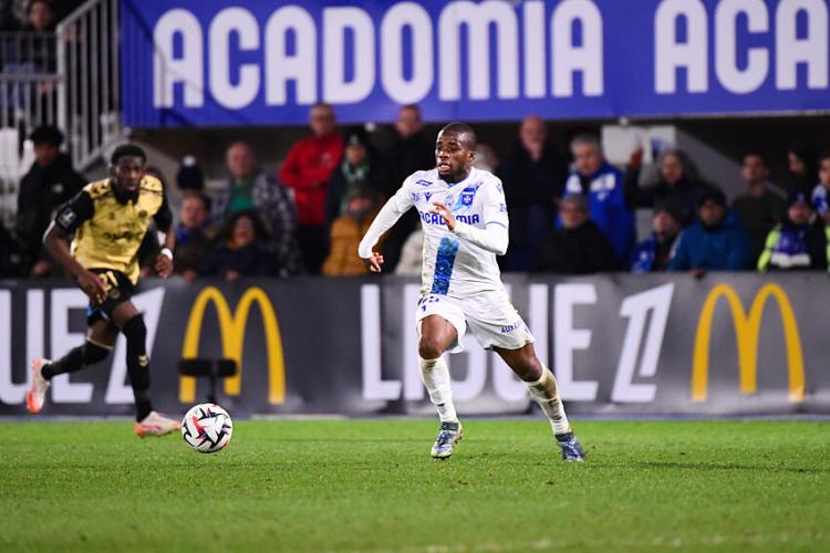 Mercato - L'OL en concurrence avec l'OM et un autre club de Ligue 1 pour ce milieu offensif