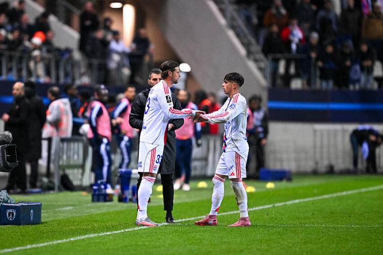 OL - La première titularisation catastrophique de Hans Hateboer, expulsé après 6min de jeu