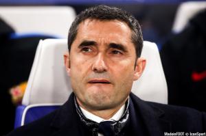 Ernesto Valverde reste sur le banc barcelonais.