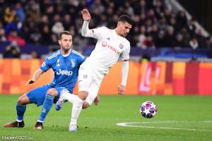 Houssem Aouar, le milieu de terrain de l'OL.